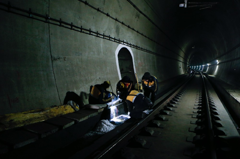 离石铁路运营隧道病害现状